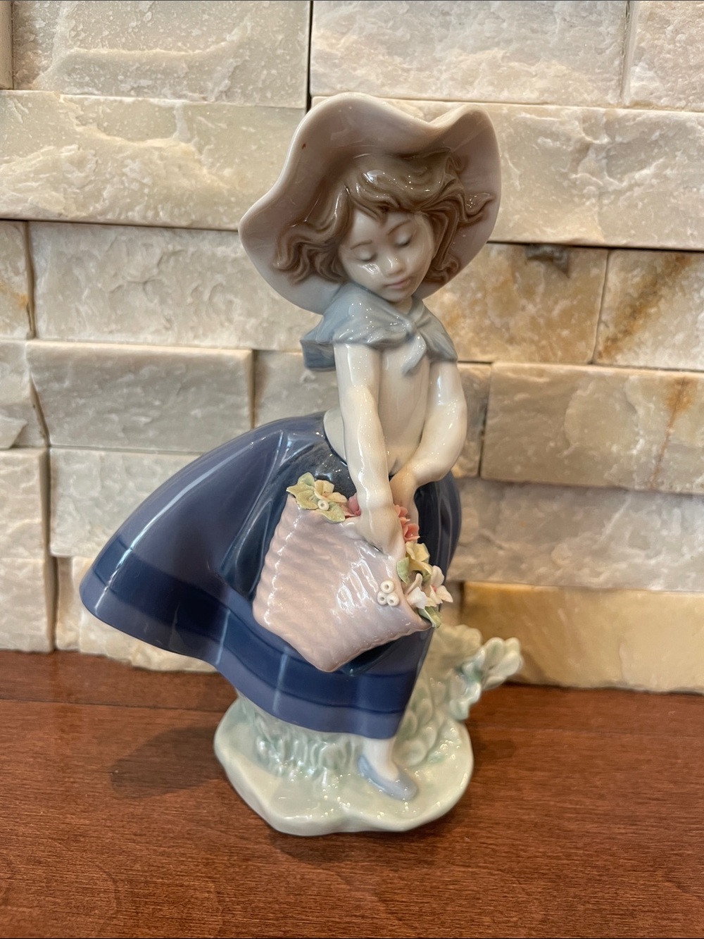 LLADRO Pretty Pickings Porcelain Girl Figurine